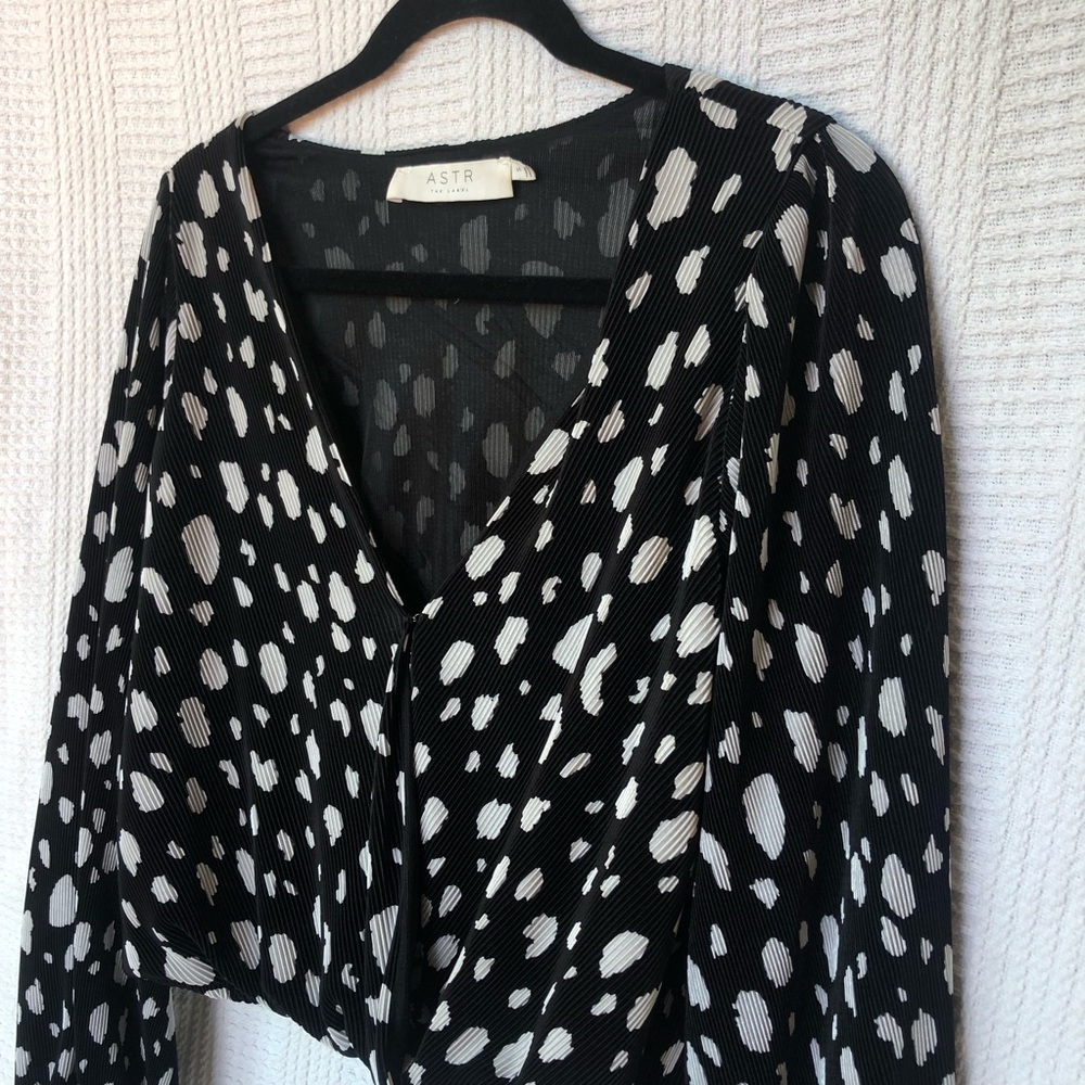 Black White Wrap-Front Elevated Casual Going Out Women’s Blouse Shirt Top Small - Picture 3 of 15